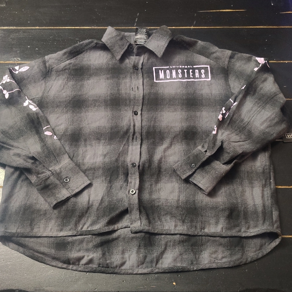 UNIVERSAL MONSTERS WOMEN'S PLAID BUTTON UP SHIRT - Picture 2 of 12